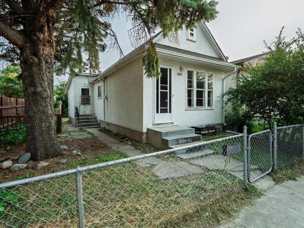 Property Photo: 566 Riverton Avenue MB R2L 0P1
