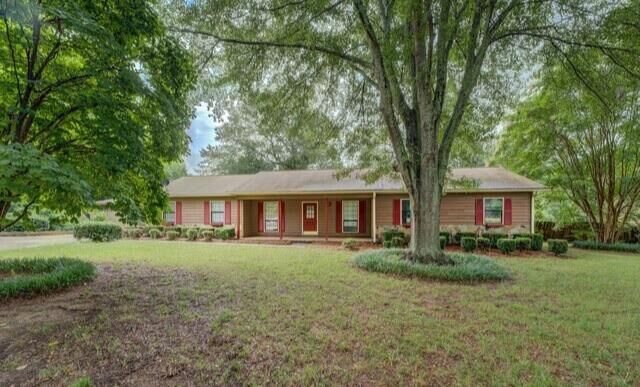 Property Photo: 95 Dixie Trail GA 30014