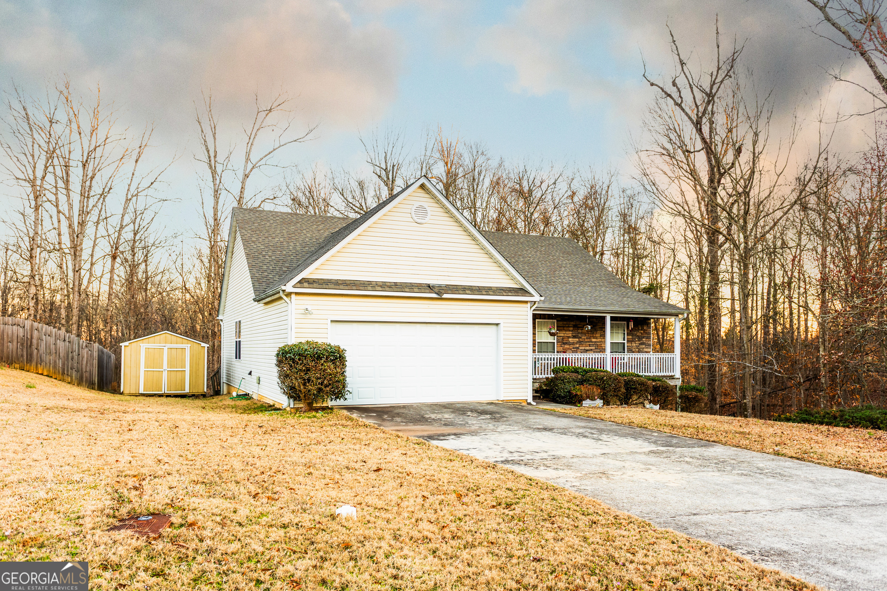 Property Photo: 55 Dearing Woods Bend GA 30014