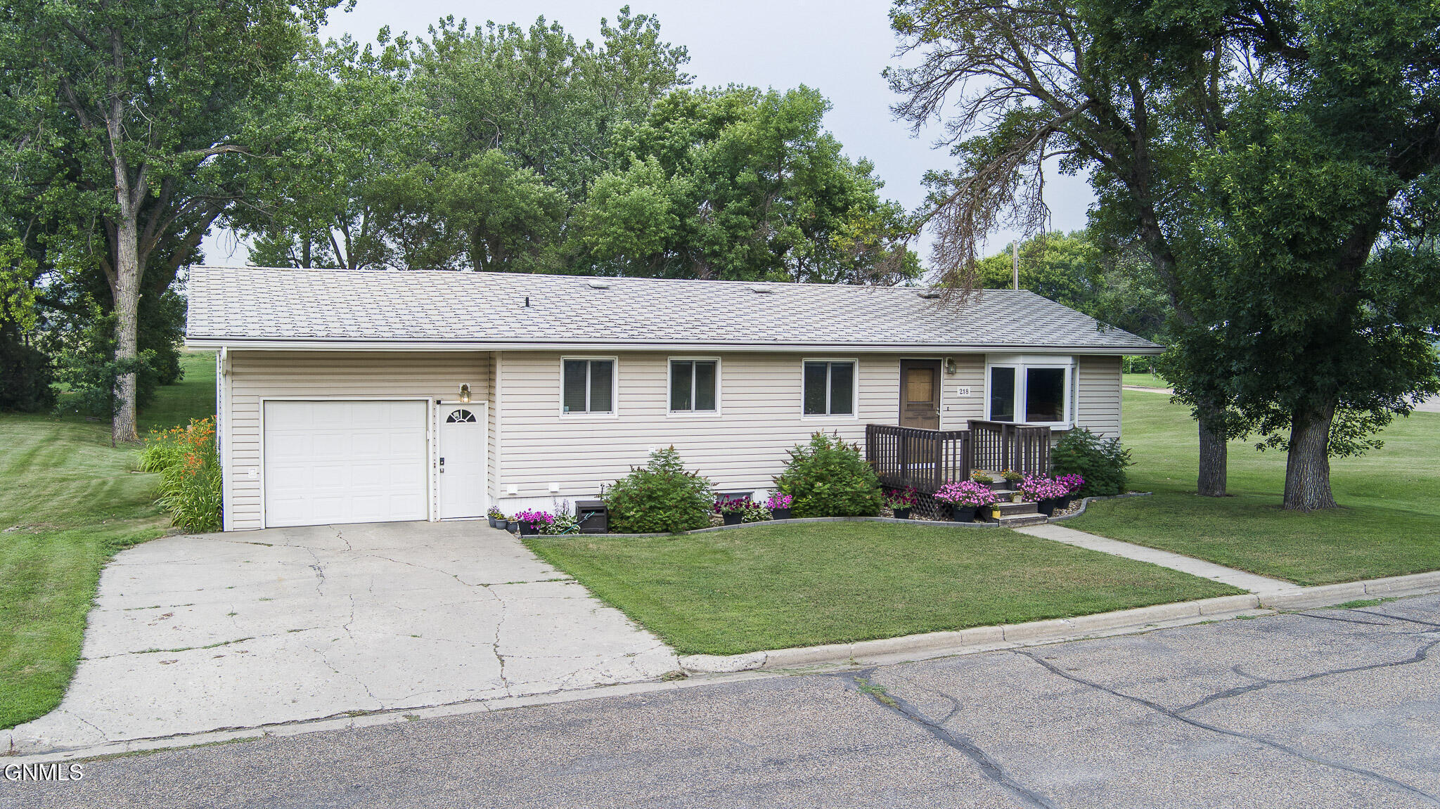 218 Oliver Avenue N  Center ND 58530 photo