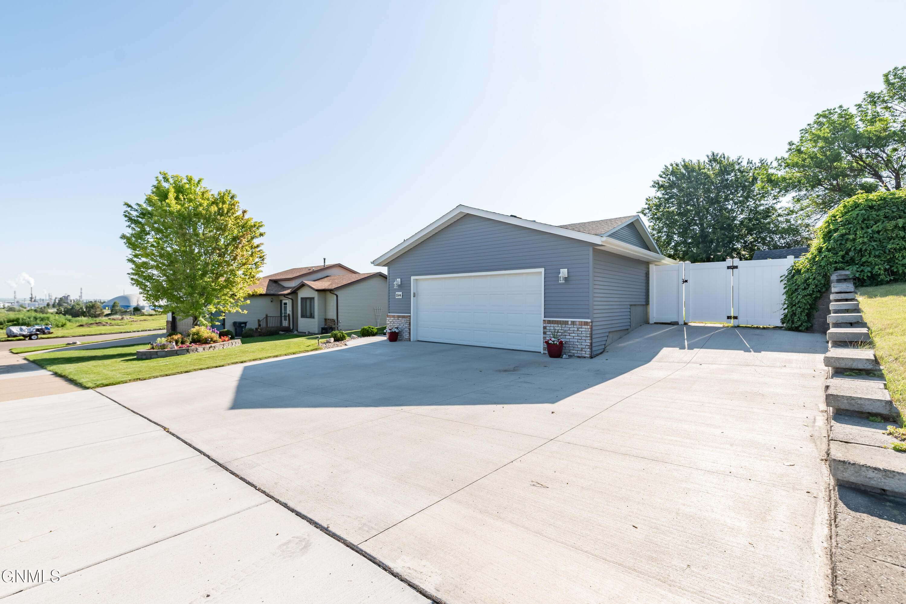 Property Photo: 1504 3rd Avenue NE ND 58554