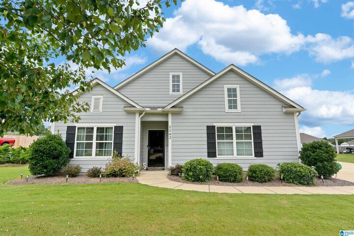 Property Photo: 1142 Mountain Laurel Circle AL 35004