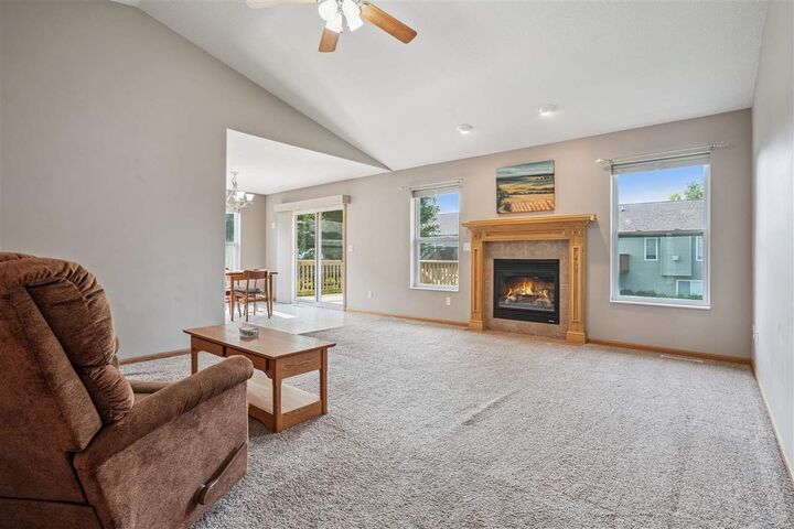 Property Photo: 1460 Blacktail Ln IA 52317