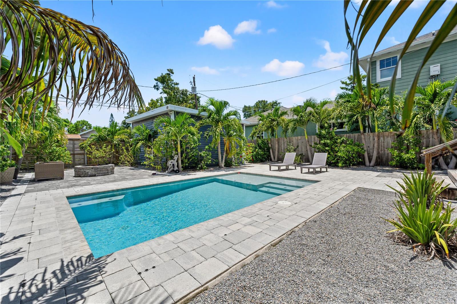 Property Photo: 1170 24th Avenue N FL 33704