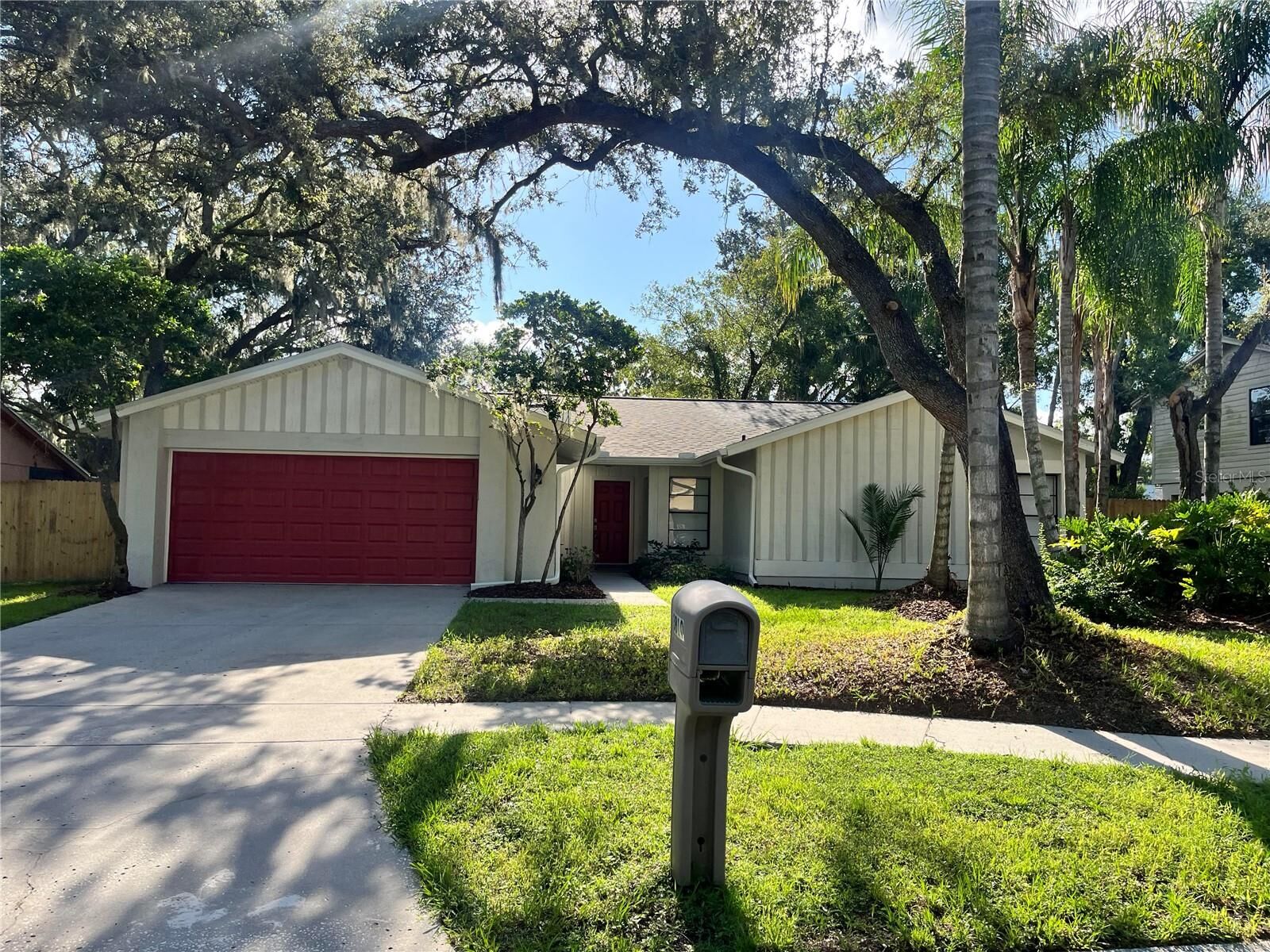 Property Photo: 3810 Windtree Court FL 33511