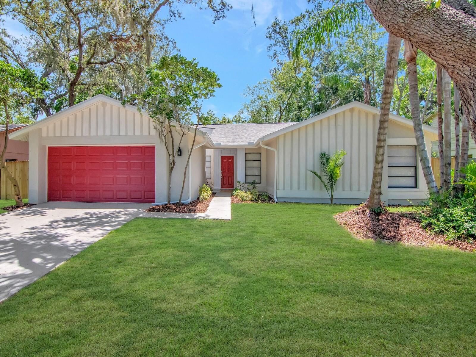 Property Photo:  3810 Windtree Court  FL 33511 
