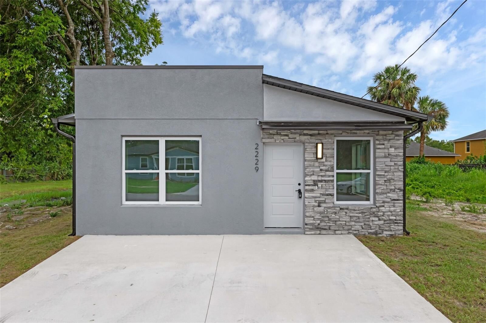 Property Photo: 2229 Randall Street FL 32771