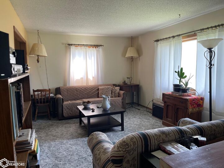 Property Photo:  105 Broad Street  IA 50112 