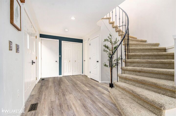 Property Photo: 1297 Oakwood Court MI 48307