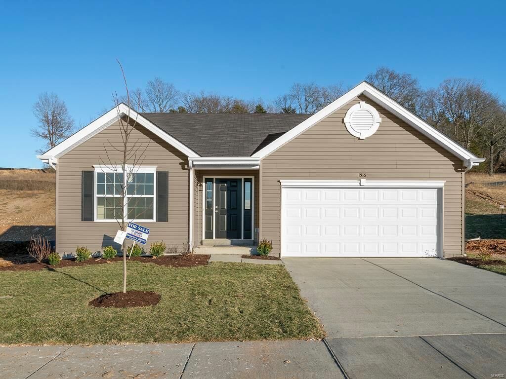 Property Photo: 826 Palisades Circle MO 63301