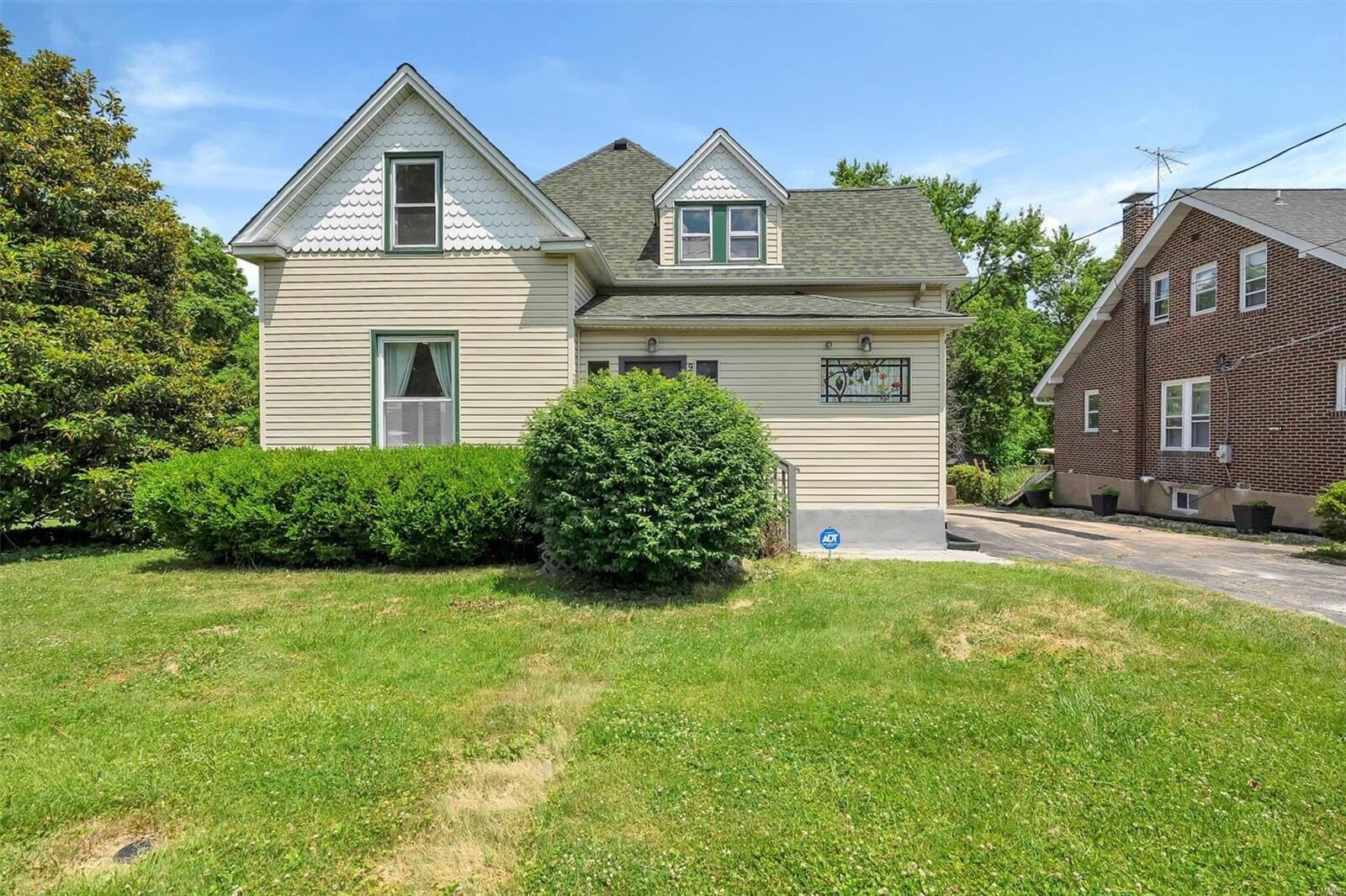 Property Photo: 9509 W Milton Avenue MO 63114