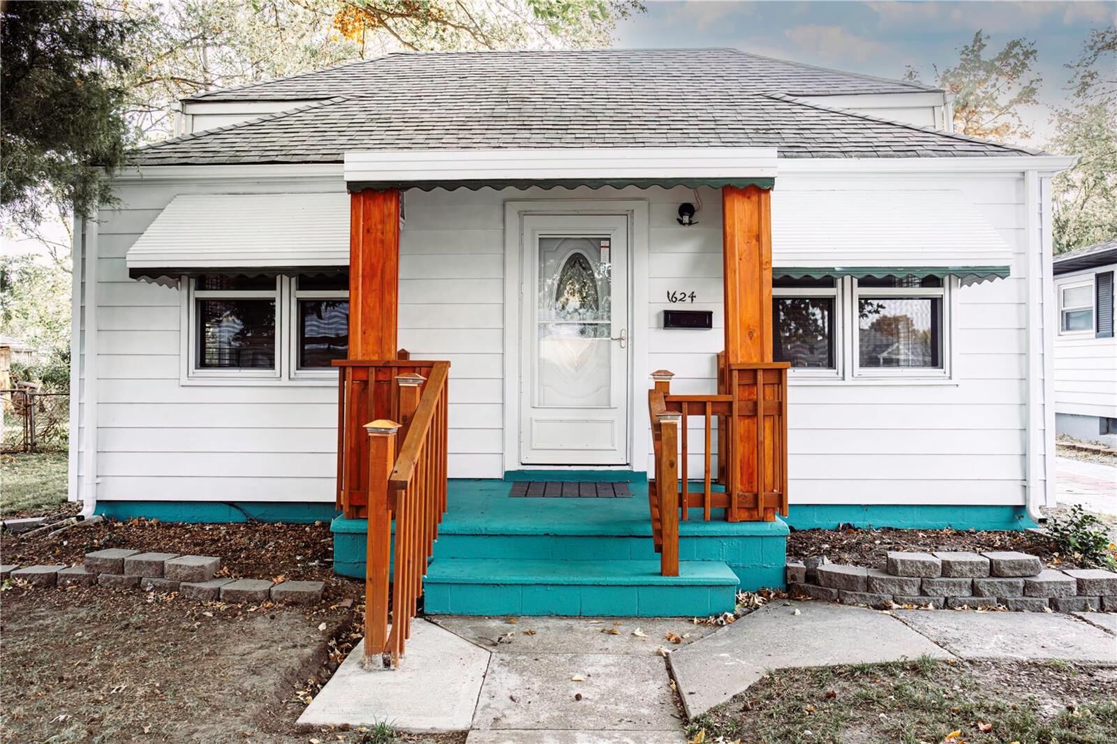 Property Photo: 1624 Sycamore Street IL 62040