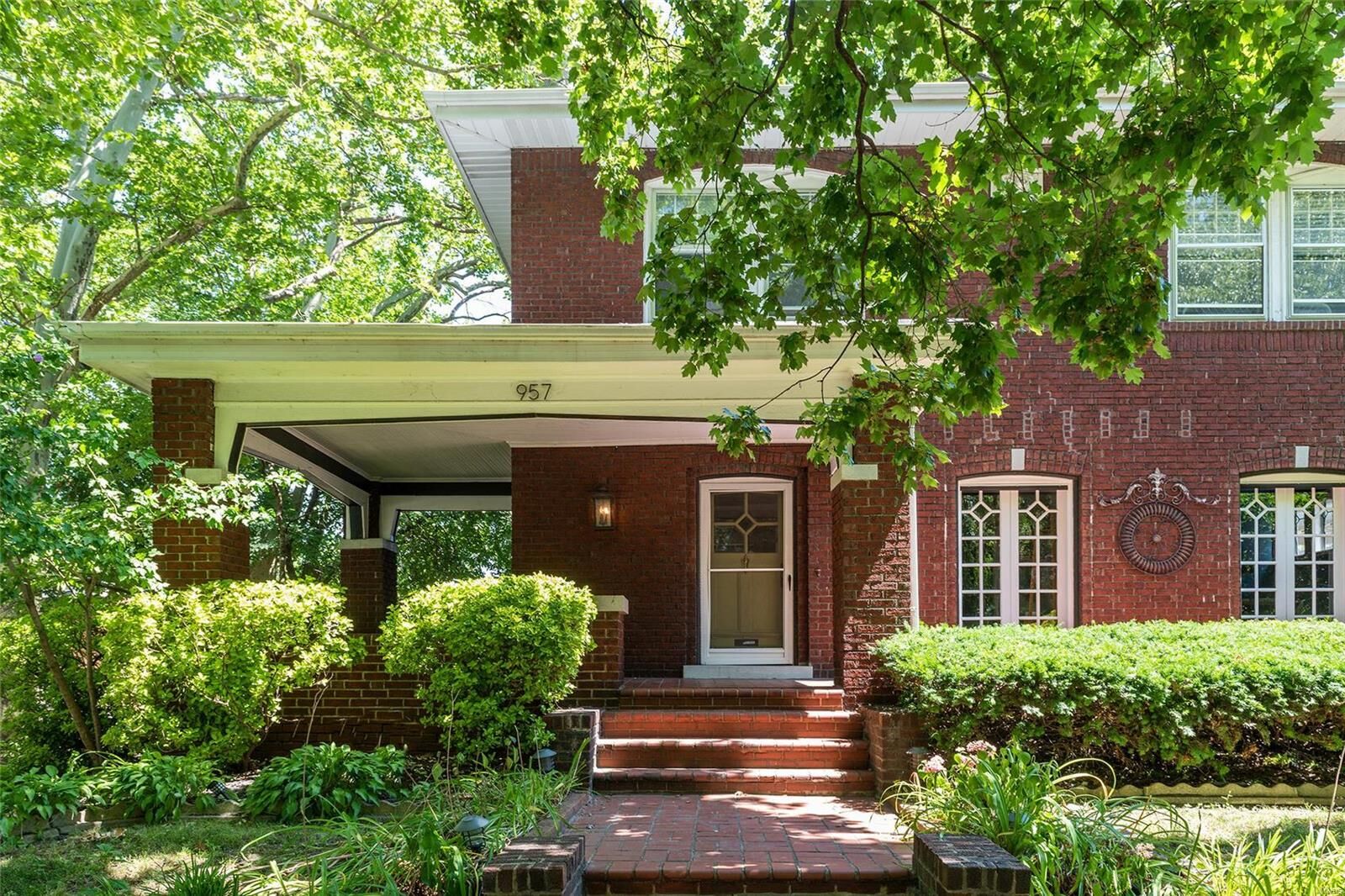 Property Photo:  957 Bellerive Boulevard  MO 63111 