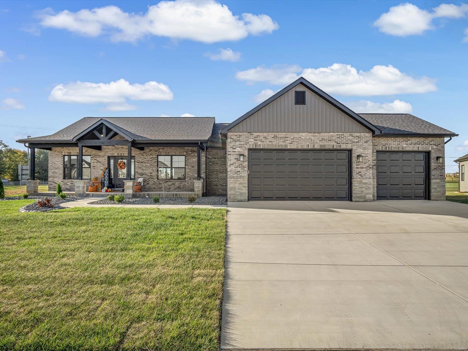 Property Photo:  343 Jenny Court  IL 62298 