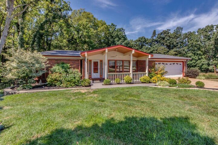 907 Ridgetree Lane  St Louis MO 63131 photo