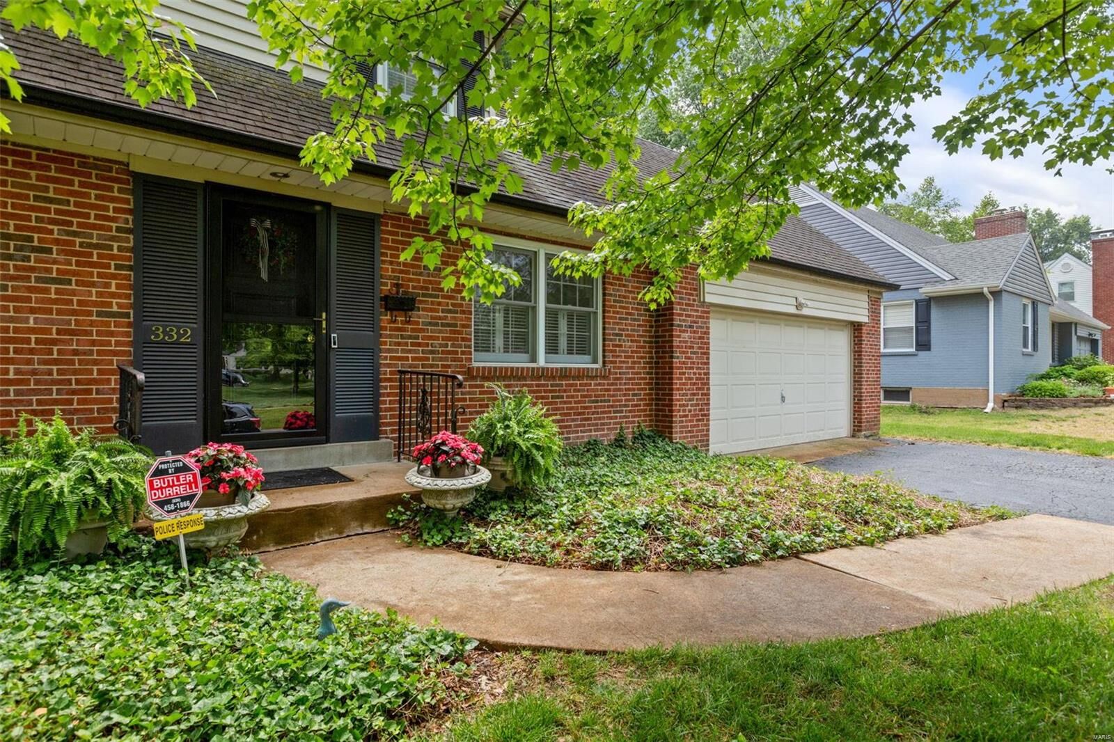 Property Photo:  332 Longview Boulevard  MO 63122 