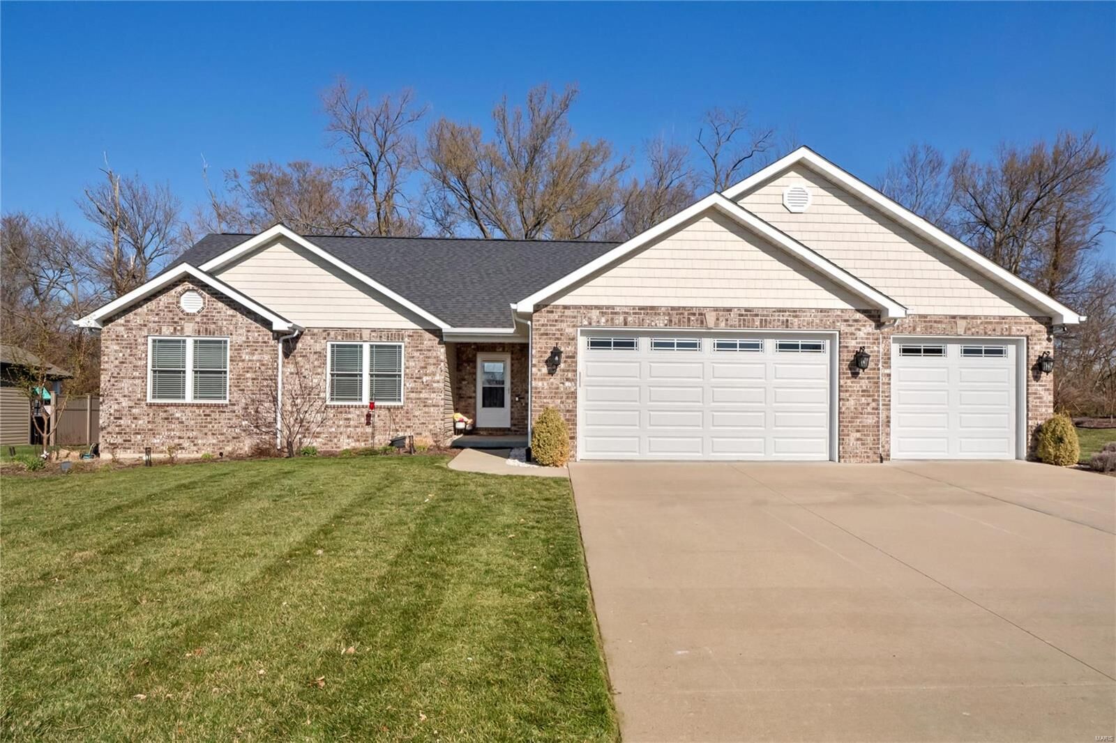 Property Photo: 2395 Lakeshore Drive IL 62236
