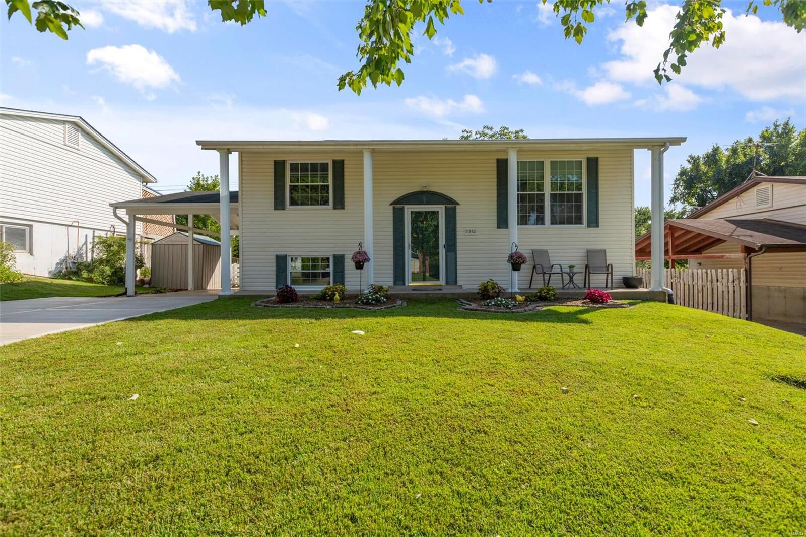 Property Photo:  11952 Glenpark Drive  MO 63043 