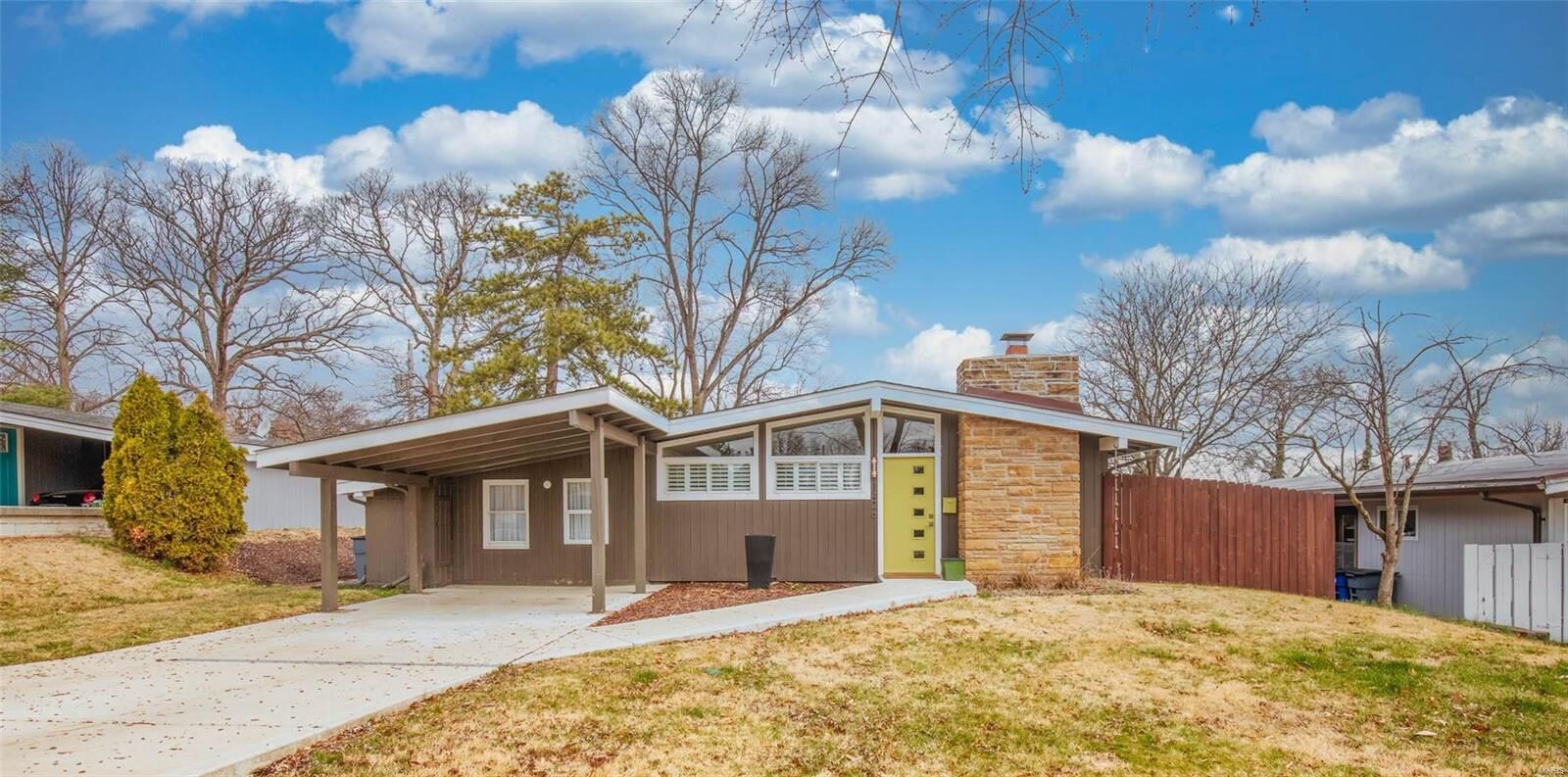 Property Photo: 1426 Woodhue Drive MO 63126