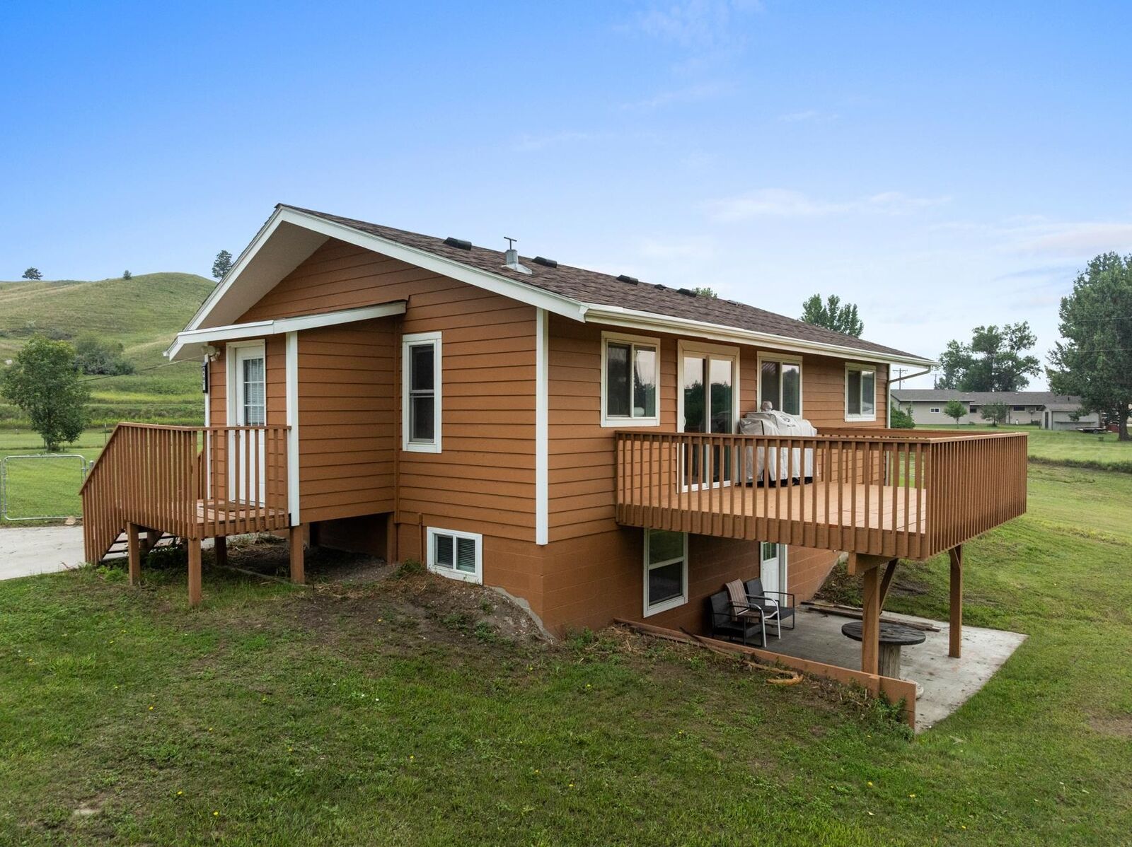Property Photo: 6101 W County Rd 12 ND 58701
