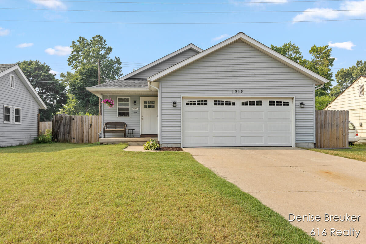 Property Photo: 1314 Hollywood Street NE MI 49505