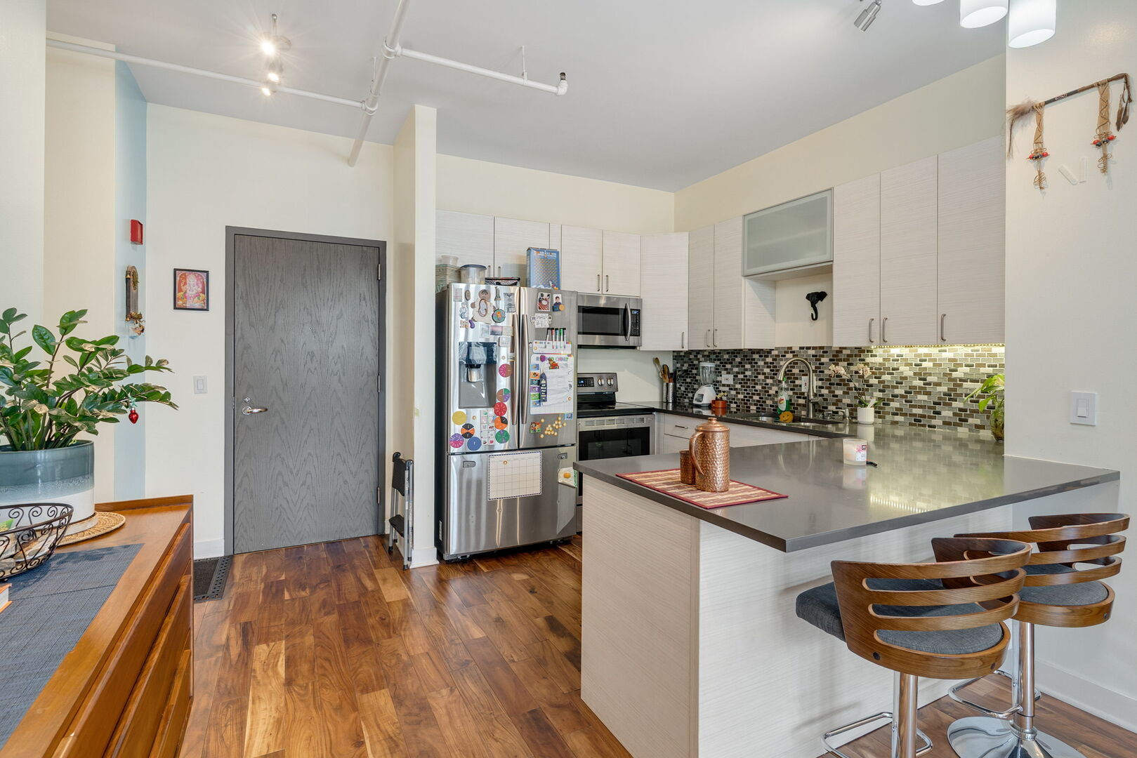 Property Photo: 737 W Washington Boulevard 1204 IL 60661