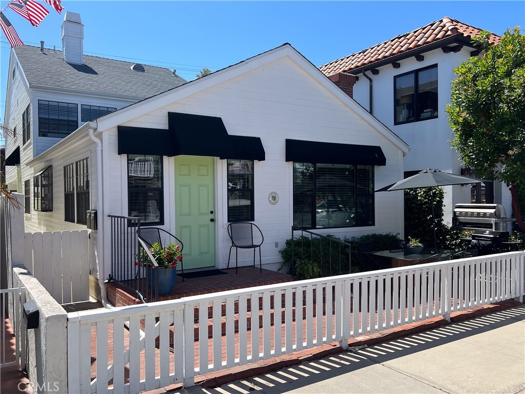 Property Photo: 315 Diamond Avenue CA 92662