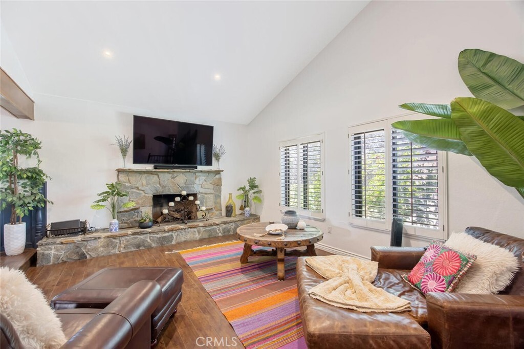 Property Photo: 4901 Calle Montecillo CA 91301