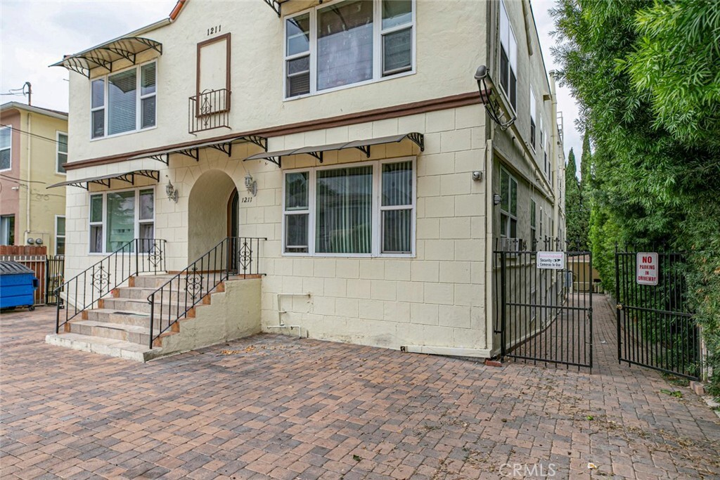 Property Photo: 1211 N Kenmore Avenue CA 90029