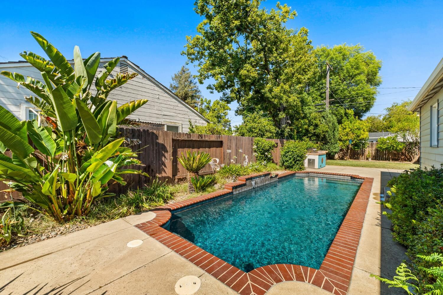 Property Photo: 6001 19th Avenue CA 95820