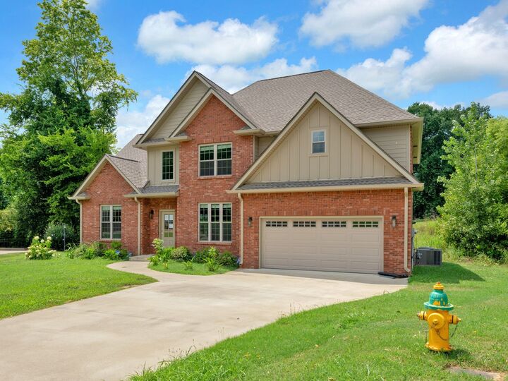 Property Photo:  800 Brooke Valley Trce  TN 37043 