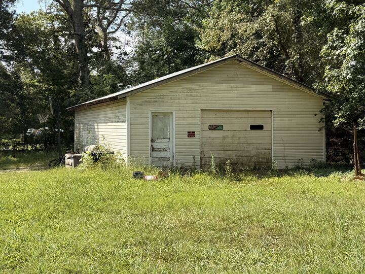 Property Photo:  1719 W Lincoln St  TN 37388 