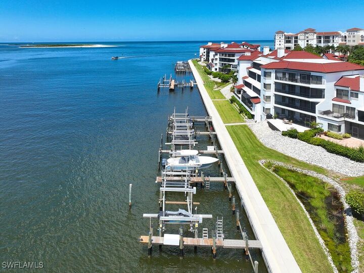 324 La Peninsula Boulevard 324  Naples FL 34113 photo