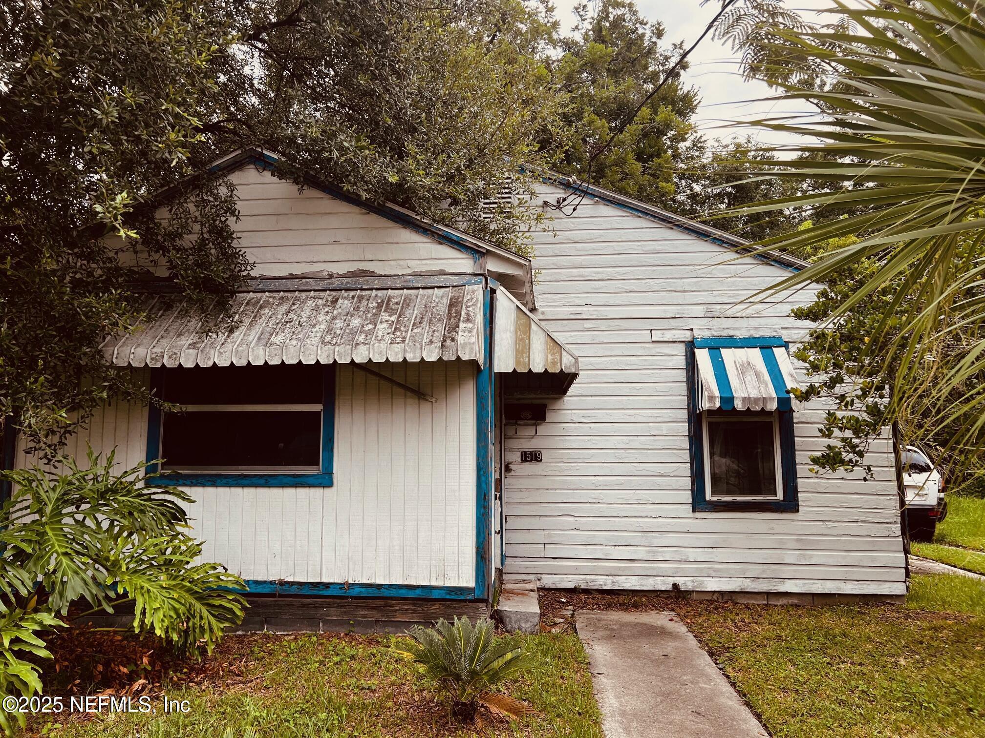 Property Photo: 1519 8th Street W FL 32209