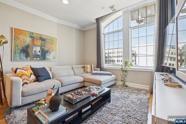 Property Photo:  88 Saint Francis Street 3B  NJ 07105 