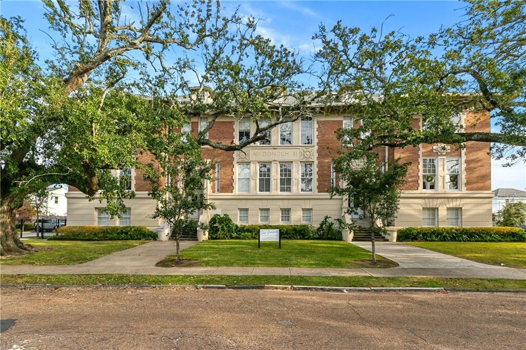 Property Photo: 800 N Rendon Street 404 LA 70119