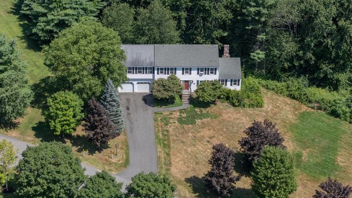 Property Photo: 4 Elijah Hill Lane NH 03053