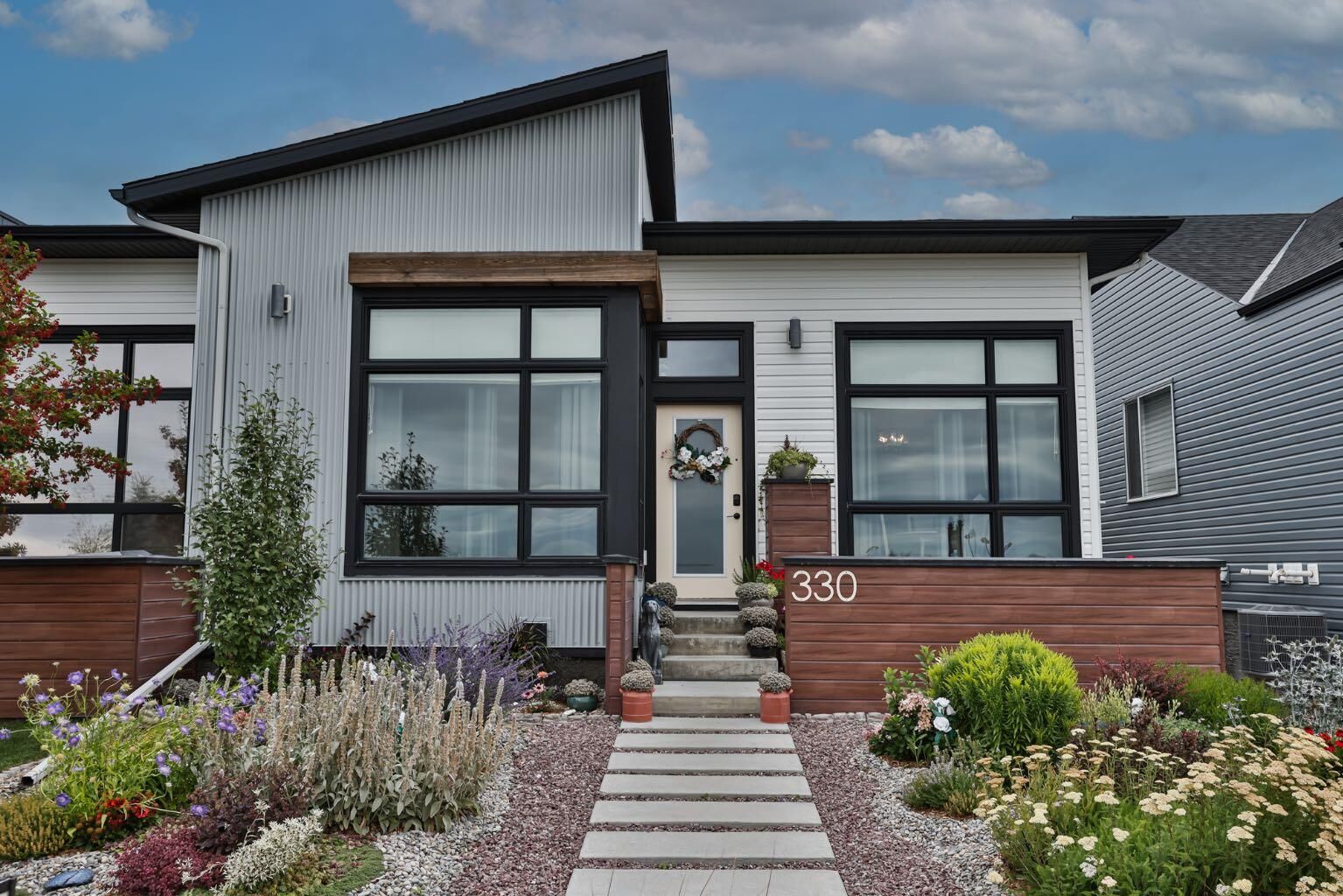 Property Photo:  330 Uplands Boulevard N  AB T1H 7C7 