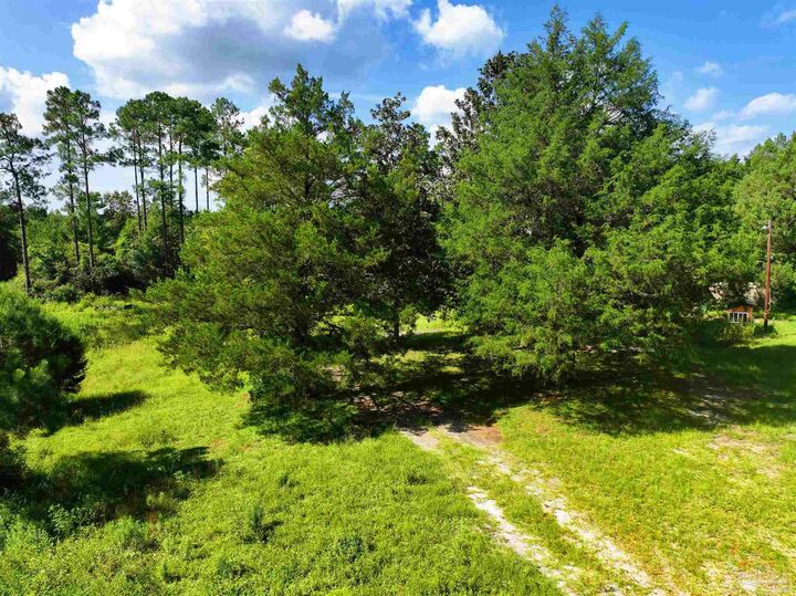 Property Photo:  1647 Holmes Rd  FL 32464 