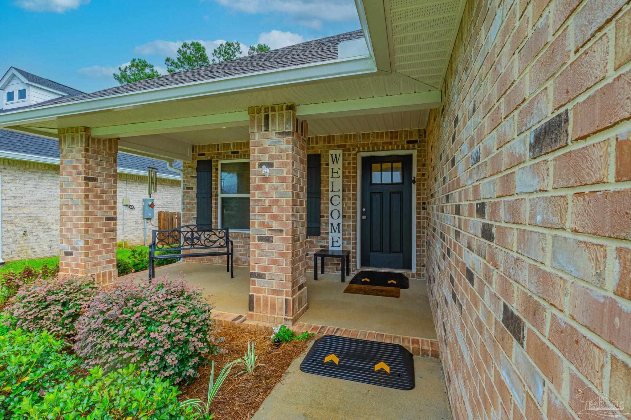 Property Photo: 5679 Dunridge Dr FL 32571