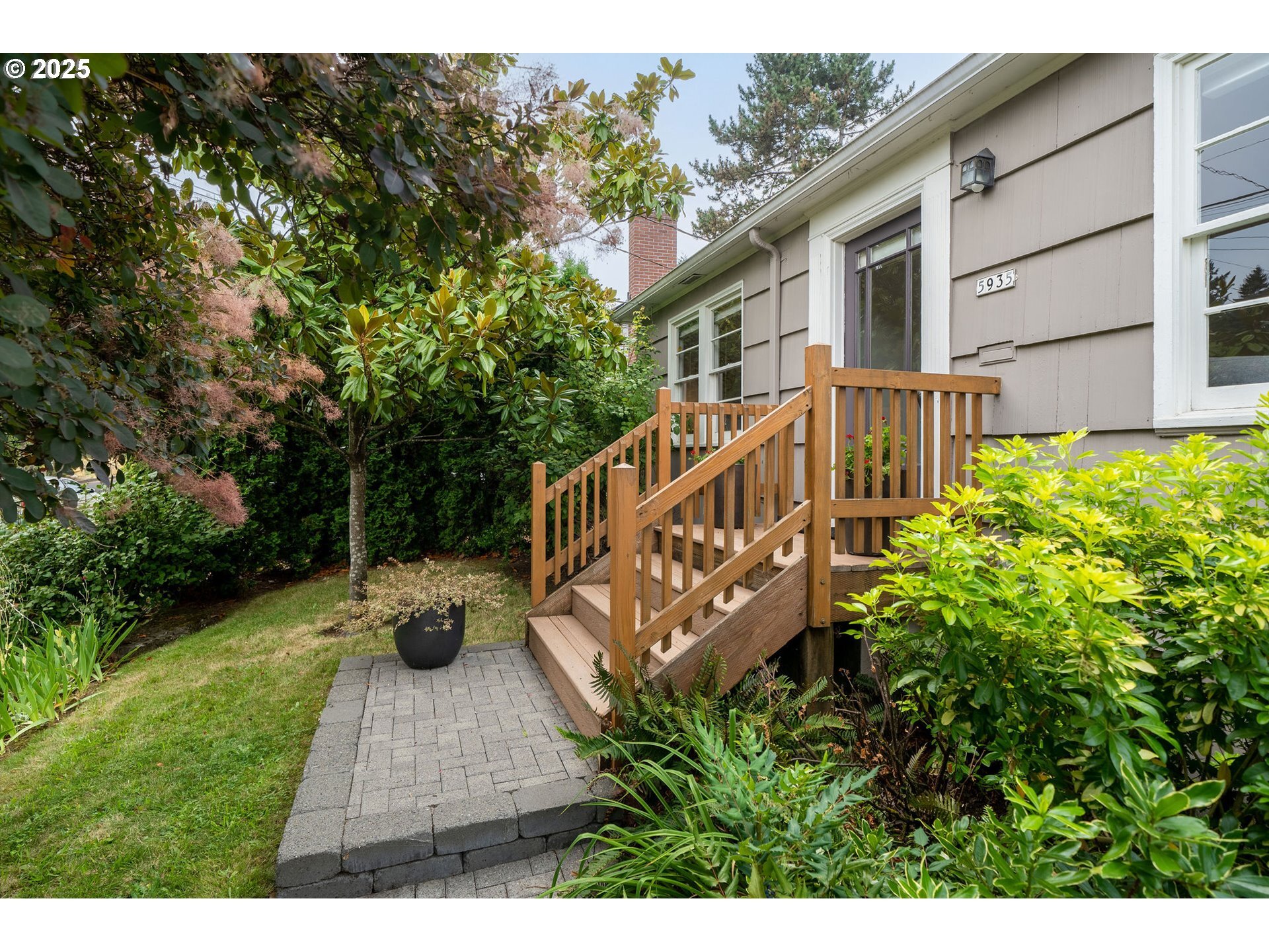 Property Photo: 5935 NE 18th Ave OR 97211