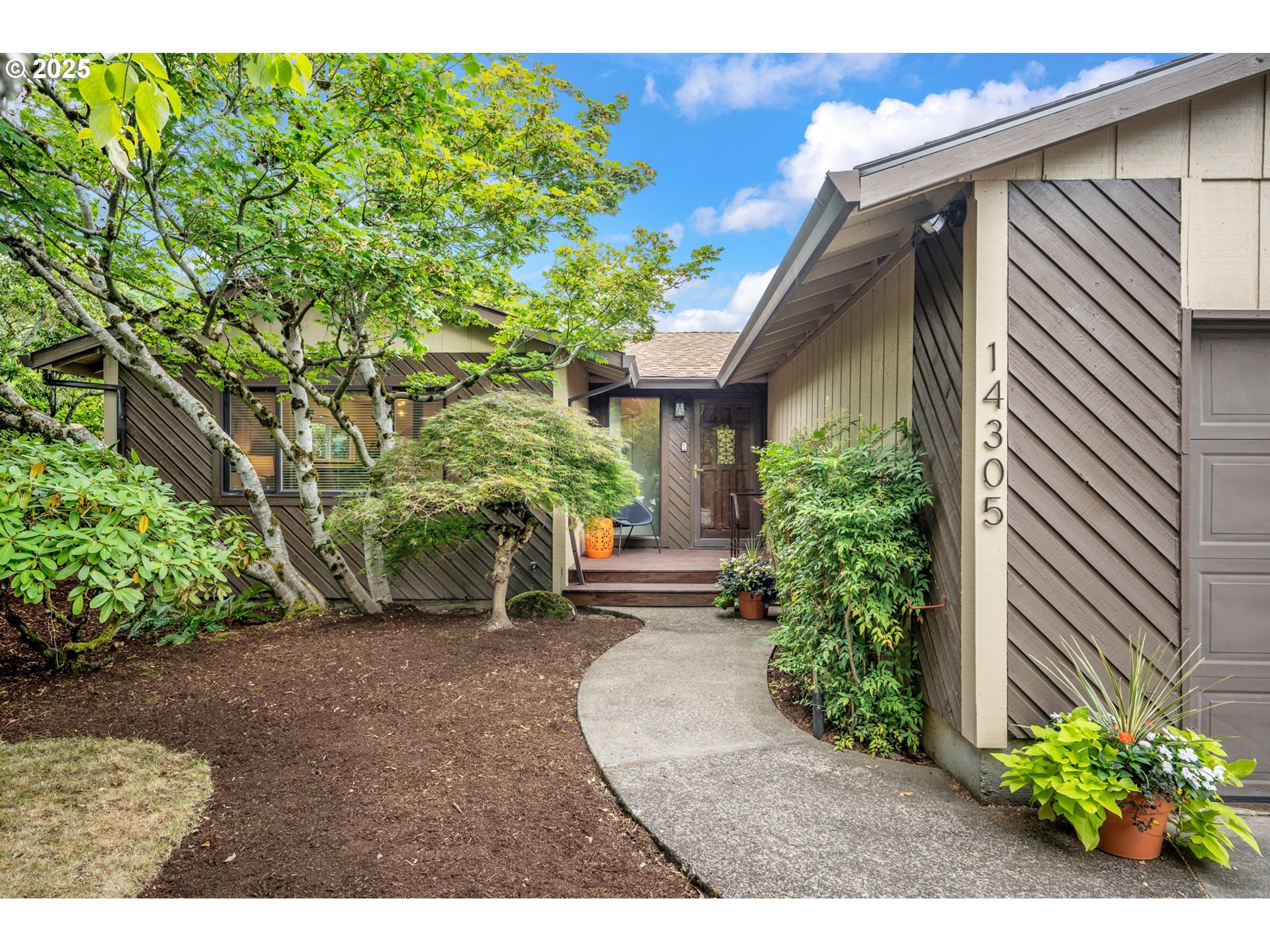 Property Photo:  14305 SE Yamhill St  OR 97233 