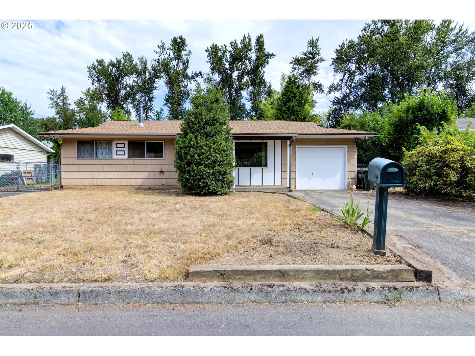 Property Photo: 4835 SE Brookside Dr OR 97222