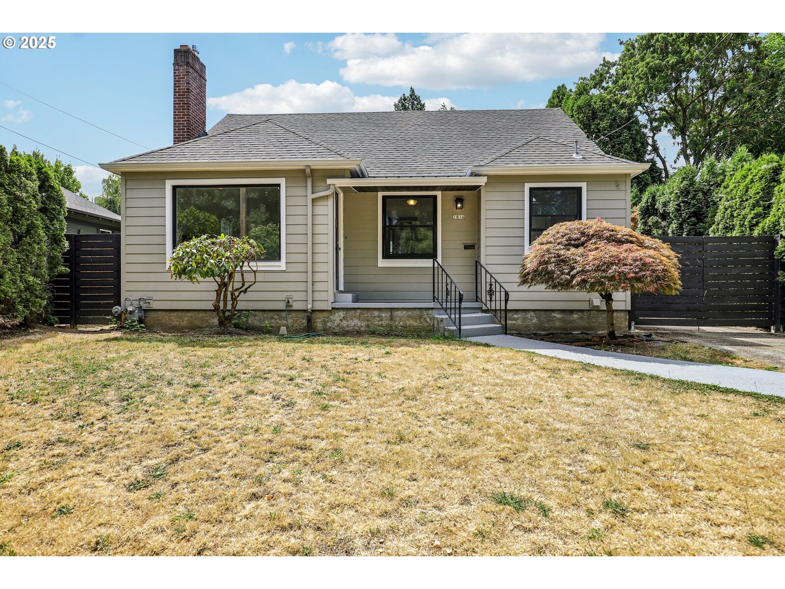 Property Photo:  1816 N Jarrett St  OR 97217 