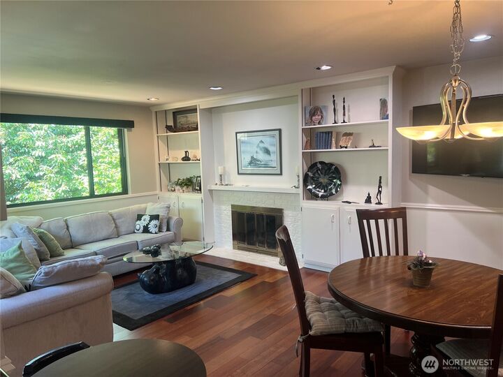 Property Photo: 6817 129th Place SE WA 98006