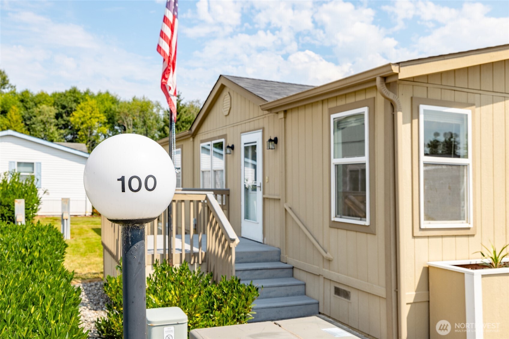 Property Photo: 14727 43rd Avenue NE 100 WA 98271
