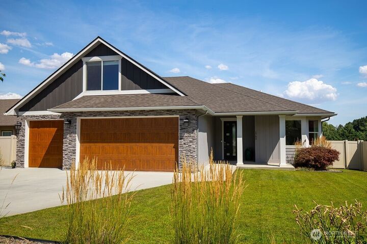 Property Photo: 1703 Brambling Brae Lane WA 98801