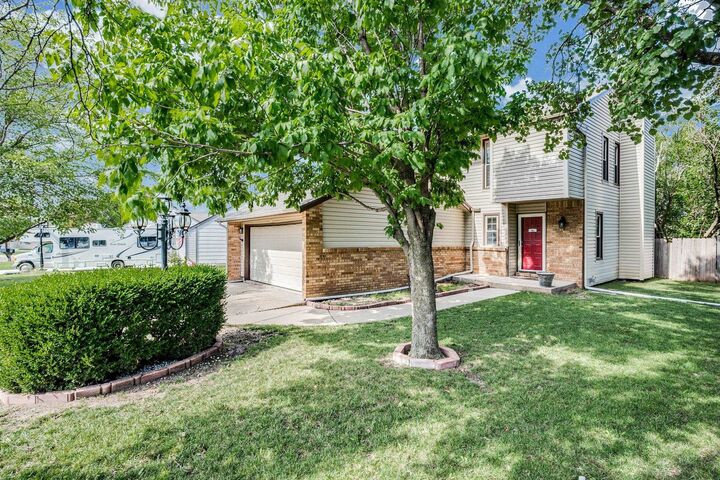 Property Photo: 2338 S Linden Cir KS 67207-5810