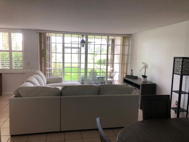 Property Photo: 9491 SE Evergreen Pl 102 FL 33324