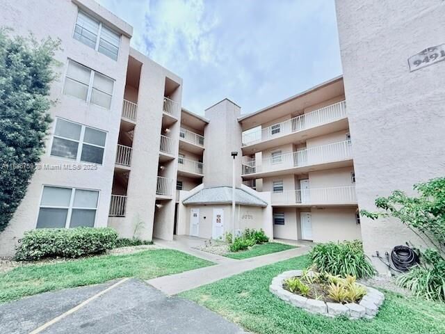 Property Photo: 9491 SE Evergreen Pl 102 FL 33324